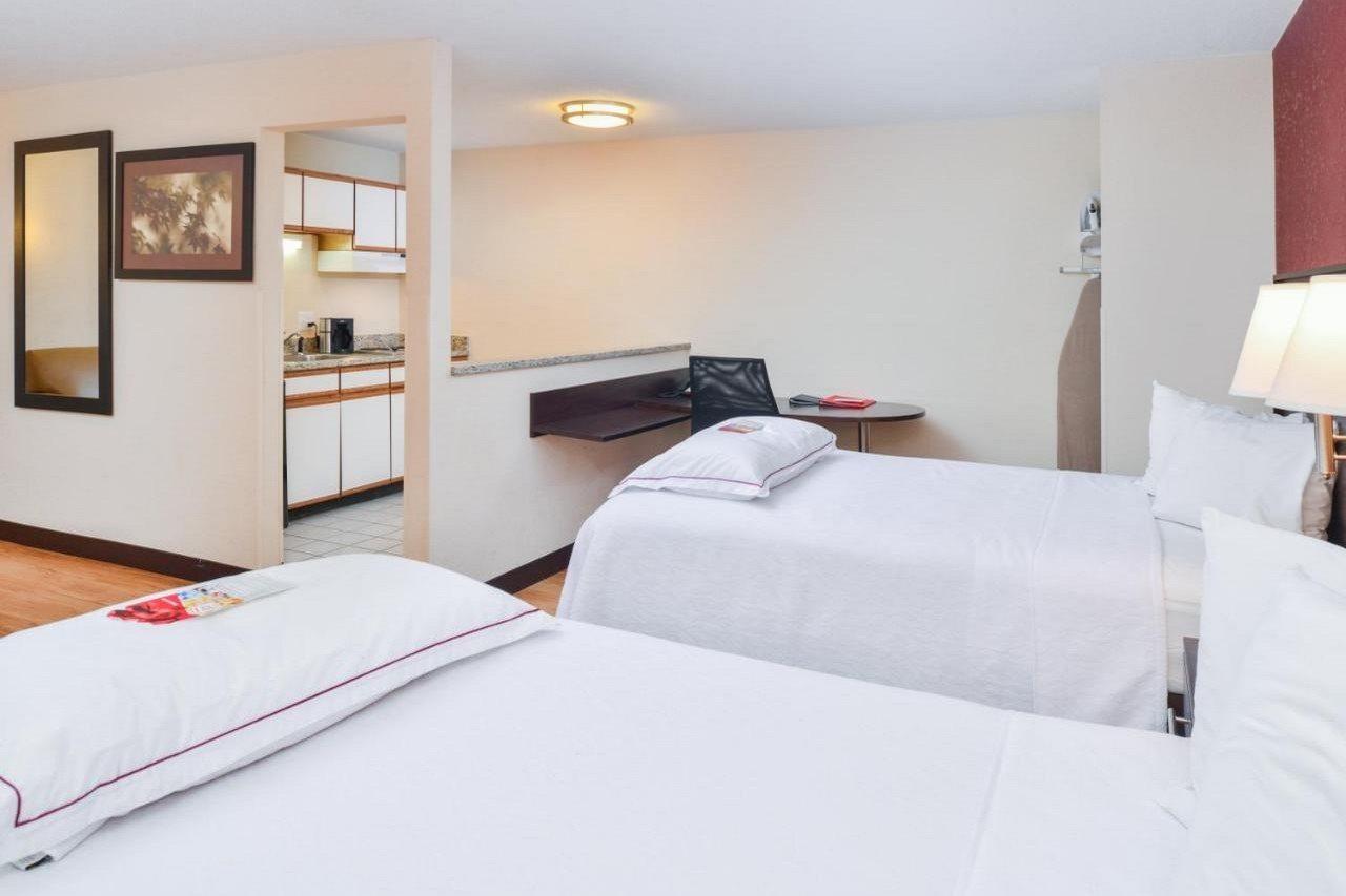 Red Roof Inn Plus+ & Suites Guilford Kültér fotó