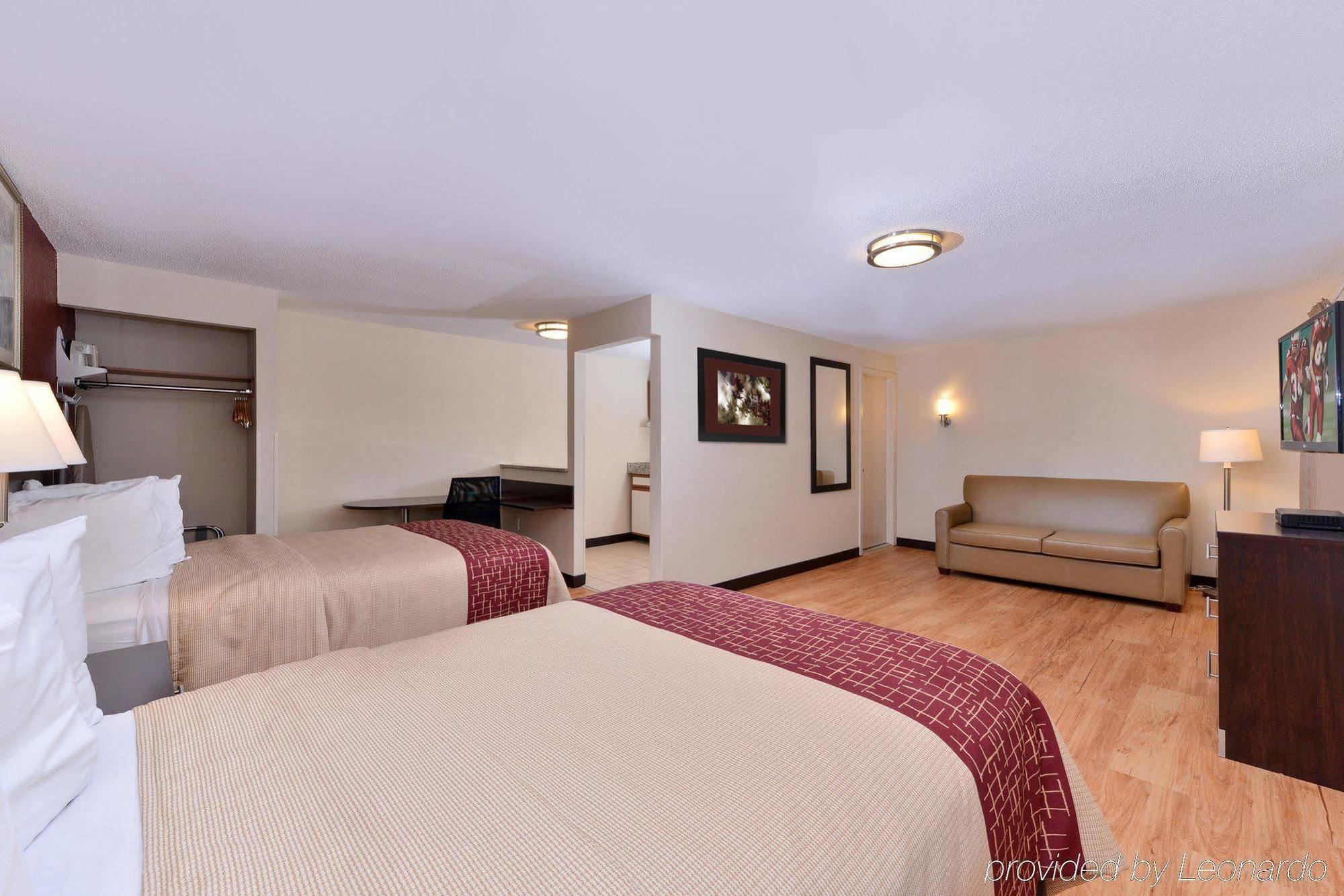 Red Roof Inn Plus+ & Suites Guilford Kültér fotó
