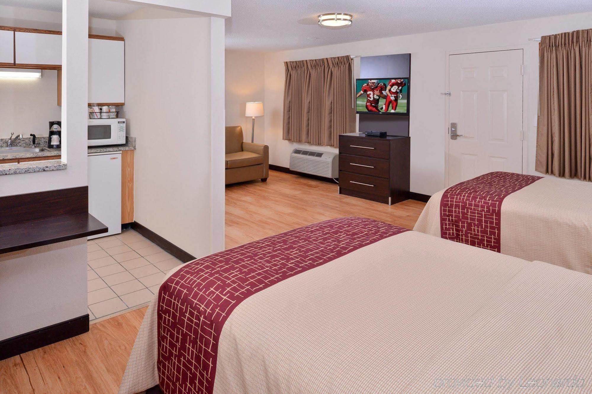 Red Roof Inn Plus+ & Suites Guilford Kültér fotó